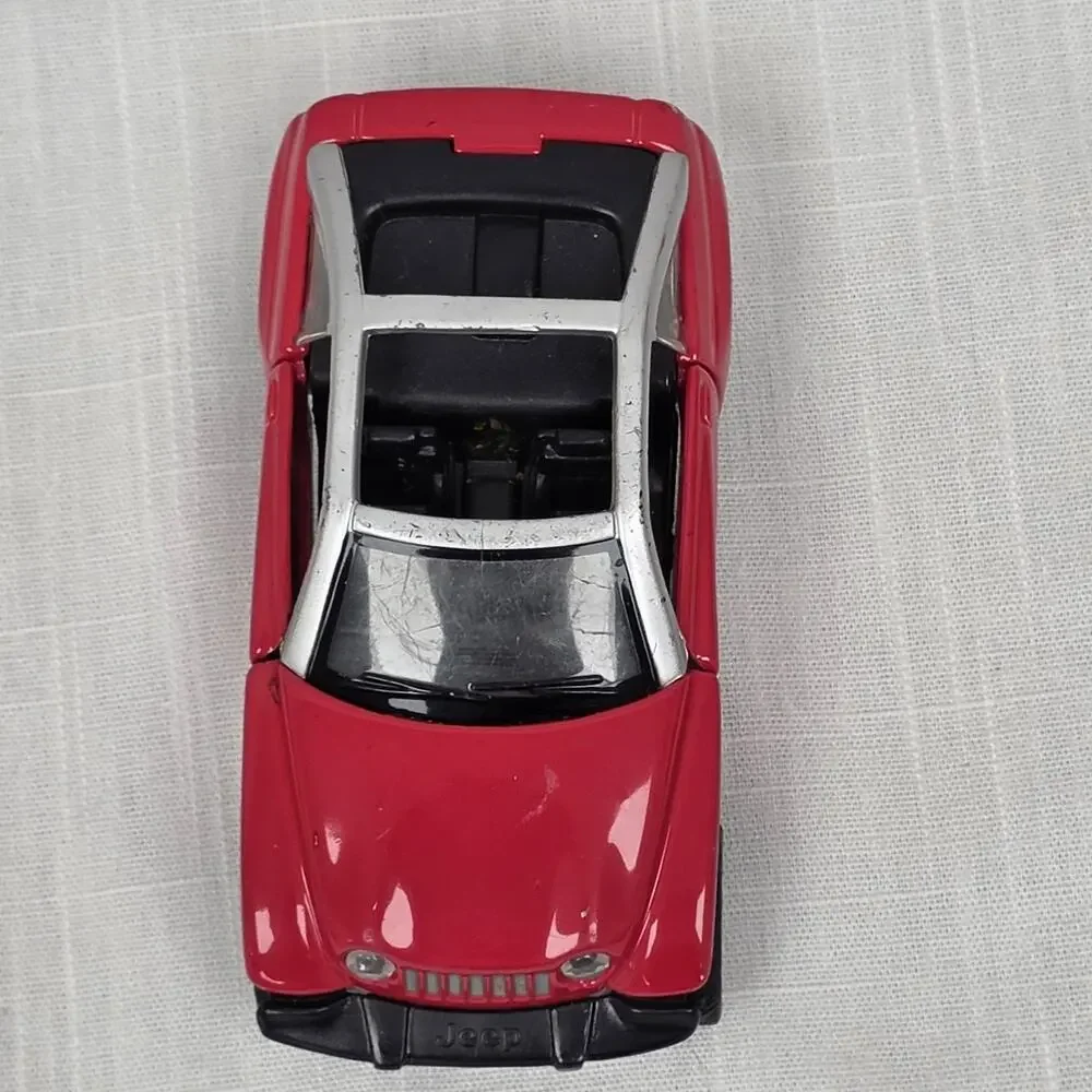 2000 Maisto Jeep Jeepster Concept 1:38 Diecast Red SUV Opening Door Collectible